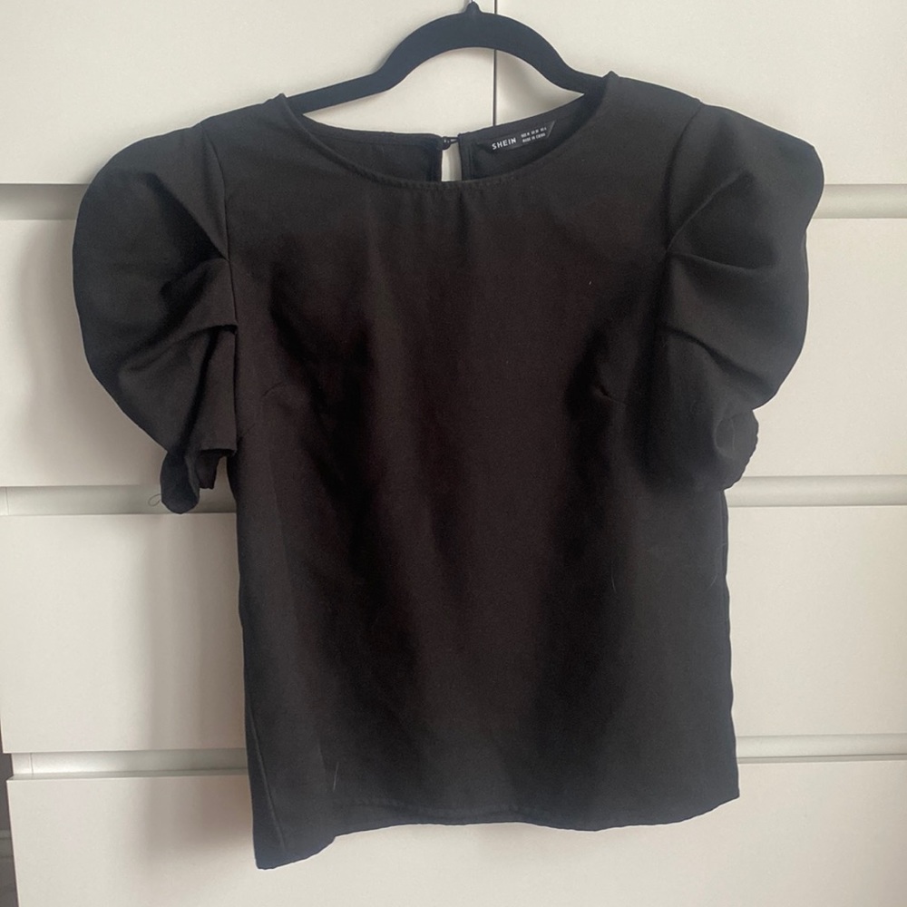 Puffy sleeve shirt
